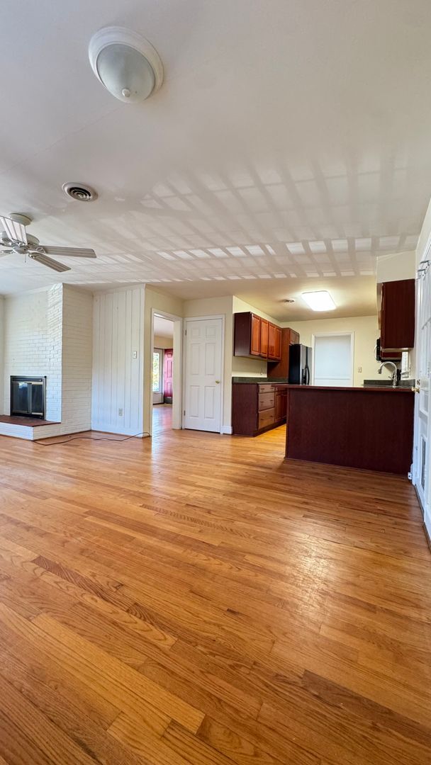 Building Photo - Heart of South Roanoke-3120 Stoneridge Road