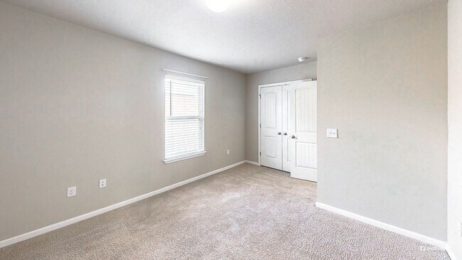 Building Photo - We are offering a November move-in special...