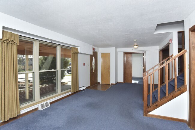 Building Photo - 5741 W Cedar Ave