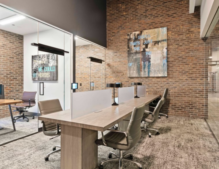 Building Photo - 1333 W Lake St