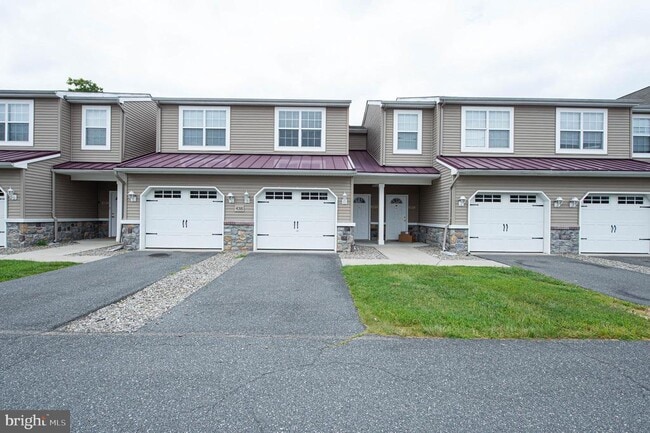 Building Photo - 438 Parkview Ct