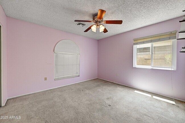 Building Photo - 4934 E Grandview St