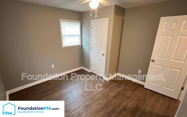 Building Photo - 998 Restbrook Ave