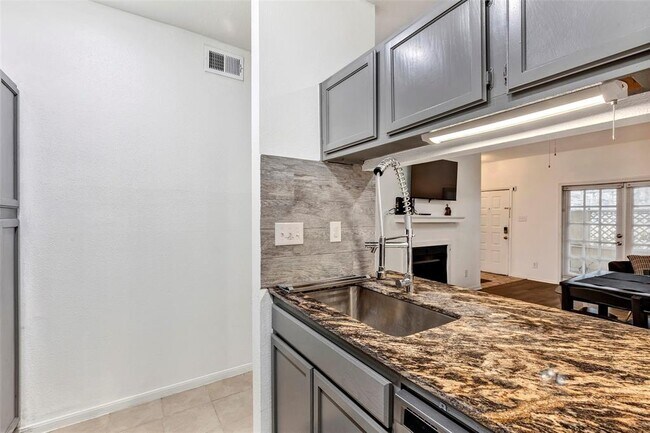 Building Photo - 2121 El Paseo St