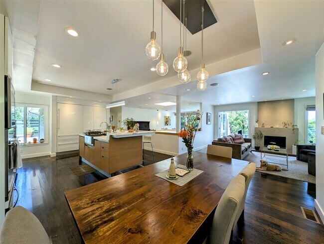 Building Photo - 10 Idalia Ct