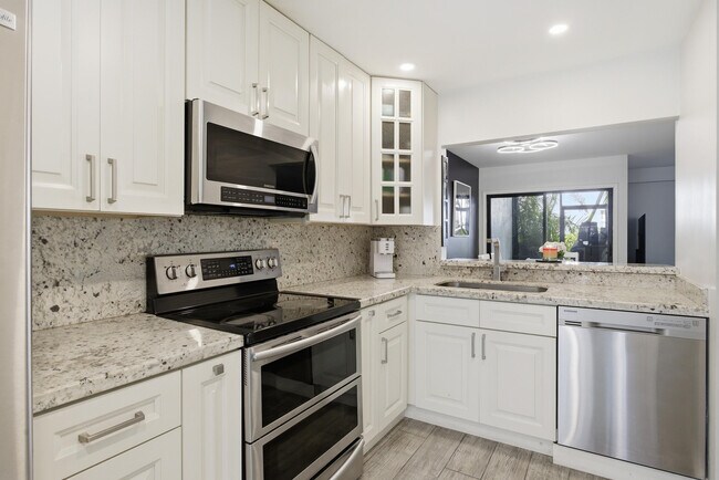 Building Photo - 1512 N 15th Terrace