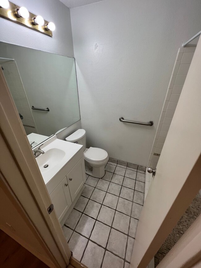 Building Photo - Copperfield Charmer