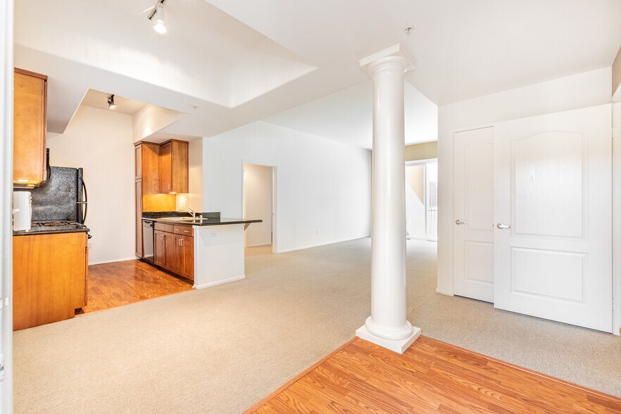 Building Photo - 4060 Glencoe Ave