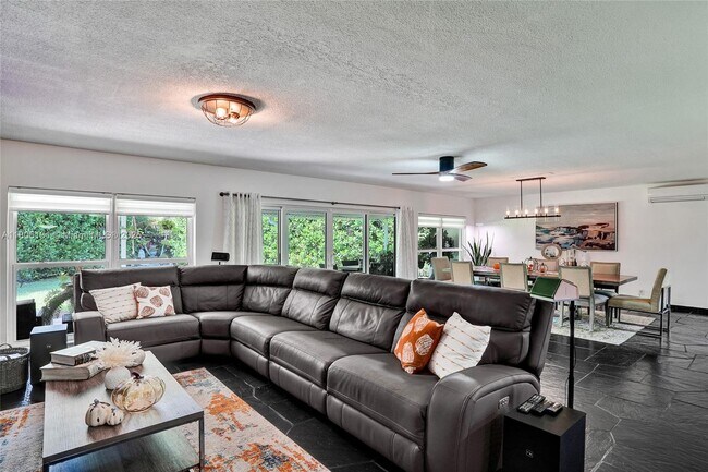 Building Photo - 5709 Bamboo Cir