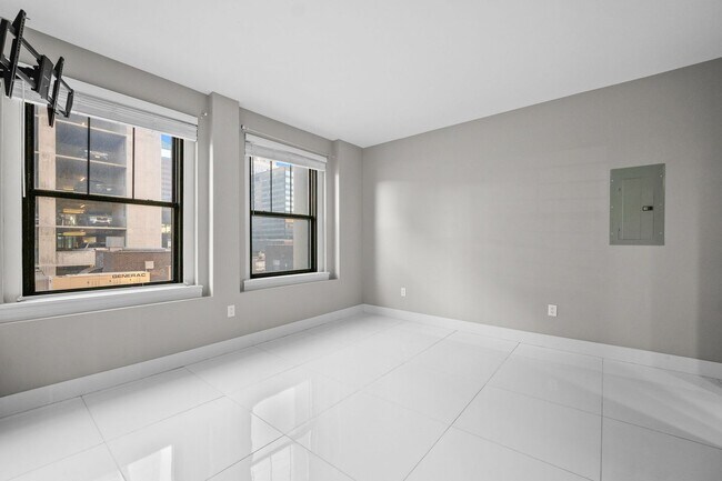 Building Photo - Beautiful Furnished 2-Bed, 2-Bath Condo in the Heart of Downtown Des Moines