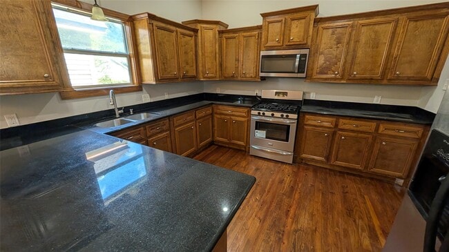 Building Photo - 702 Paschall St