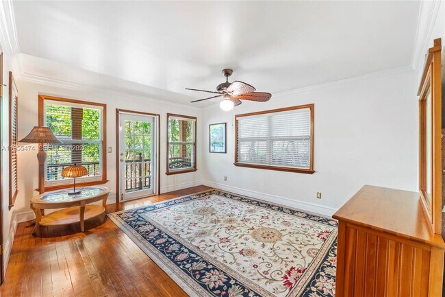 Building Photo - 918 Tequesta St