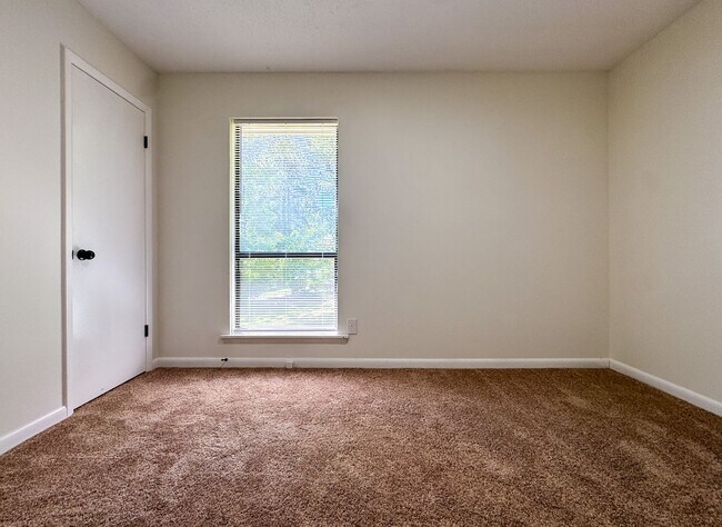 Building Photo - Beautifully Updated 3 Bed 2 Bath Home