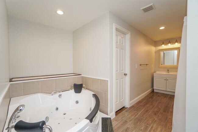Building Photo - 3415 Southmore Blvd