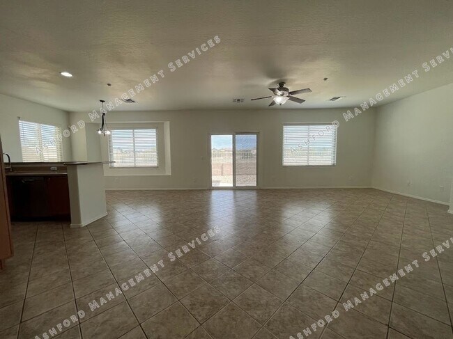 Building Photo - BEAUTIFUL 3 BEDROOM 2 BATHROOM HOUSE FOR R...