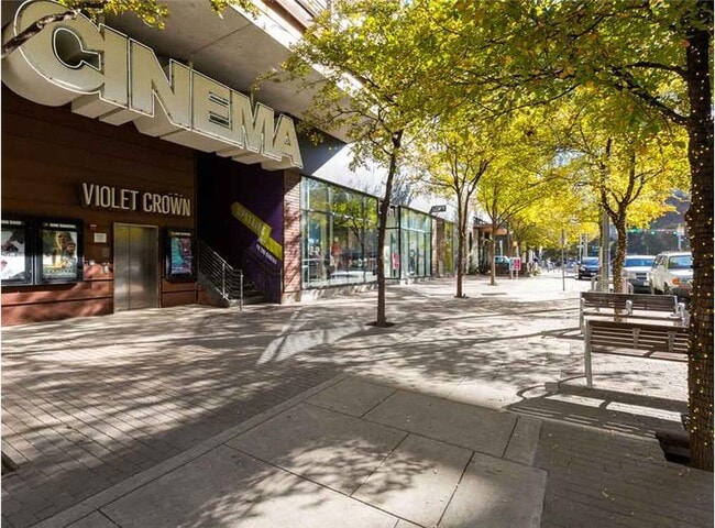 Building Photo - 420 W 3rd St