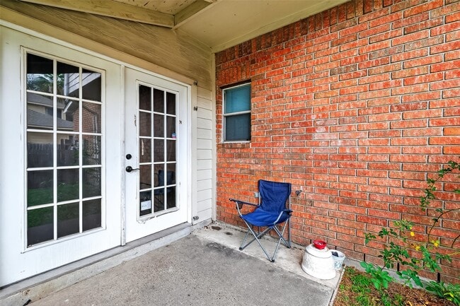 Building Photo - 15903 Timber Chase Dr