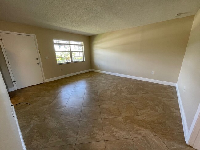 Building Photo - ANNUAL RENTAL - POINCIANA-2 BED-1 BATH