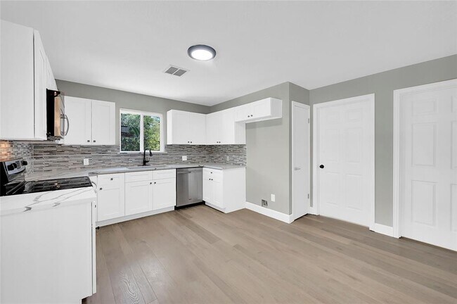 Building Photo - 1261 Camilla Lake Rd