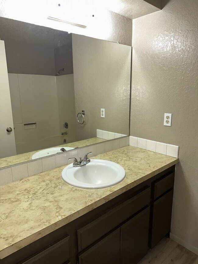 Building Photo - Unfurnished Full Time Home