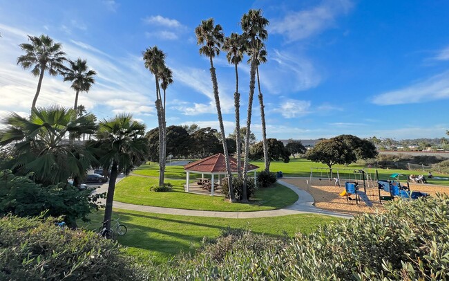 Building Photo - Lovely single story beach home with Ocean ...