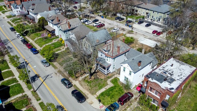 Building Photo - 418 E 17th Ave