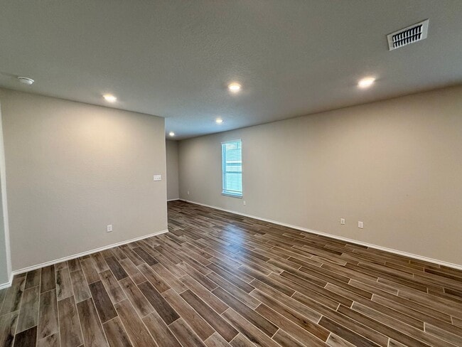 Building Photo - Lovely 1-story 4 bedroom/2 bath home is an...