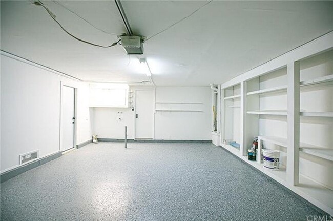 Building Photo - Beautifully Remodeled Single-Story Condo i...
