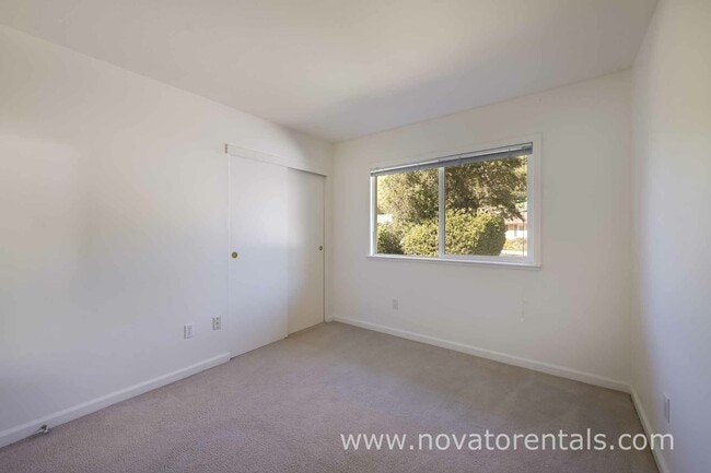 Building Photo - 2665 Center Rd