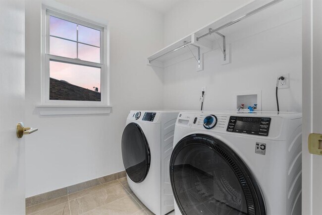 Building Photo - 525 AVENUE E