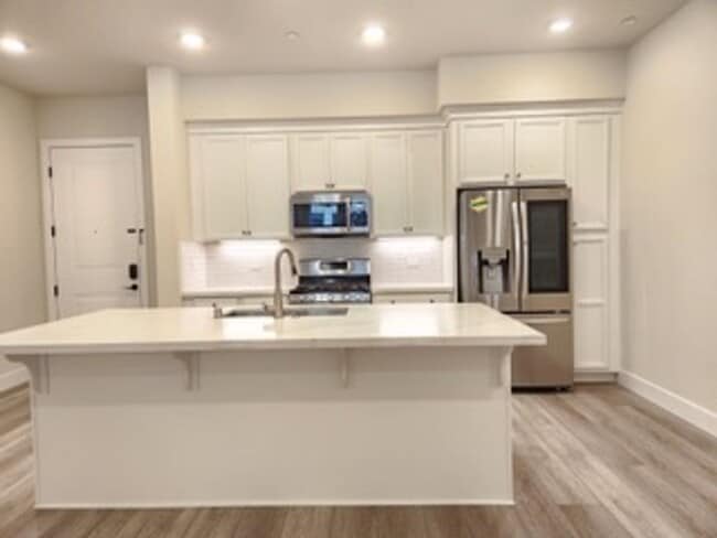 Building Photo - Upscale 2/2 Apartment in The Cannery!-$500 Off 1st Month's Rent