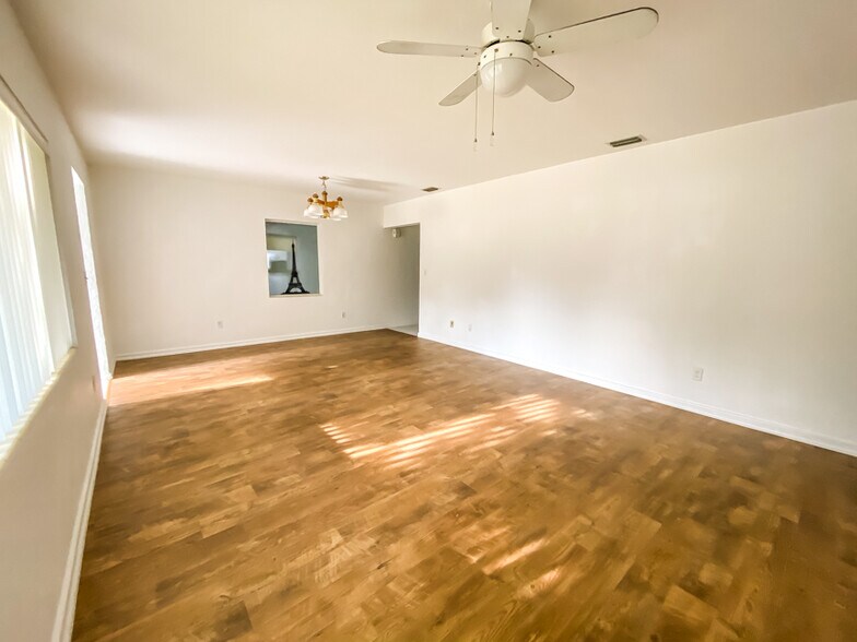 Building Photo - 151 S Triplet Lake Dr