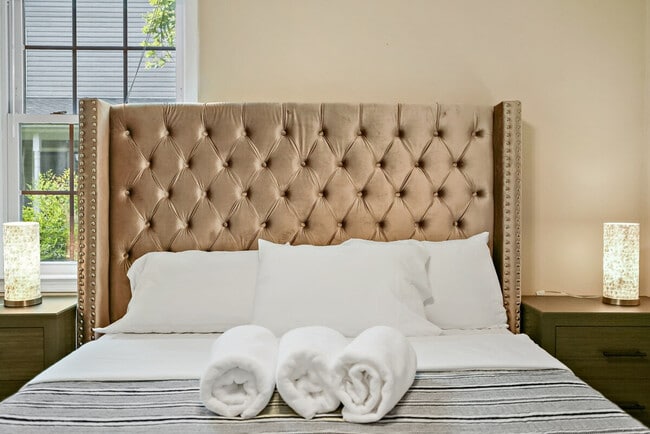 Building Photo - 9 S Walter Reed Dr