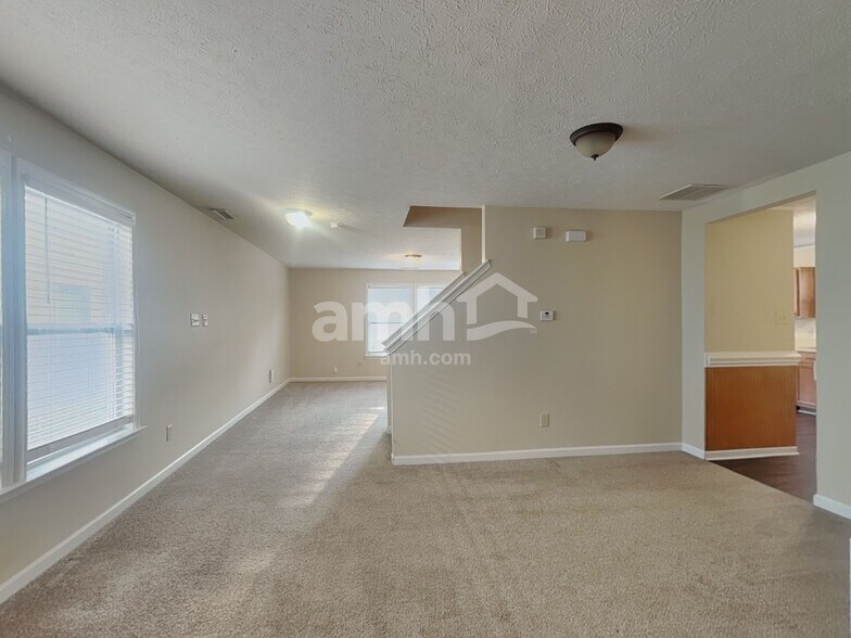 Building Photo - 926 Littleton Dr