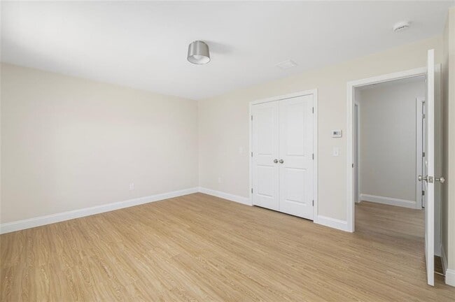 Building Photo - 237-237 Pequot Ave