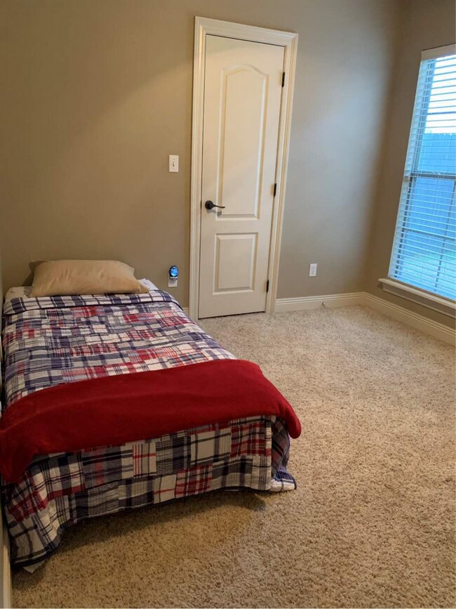 Building Photo - Rental in Gated Community
