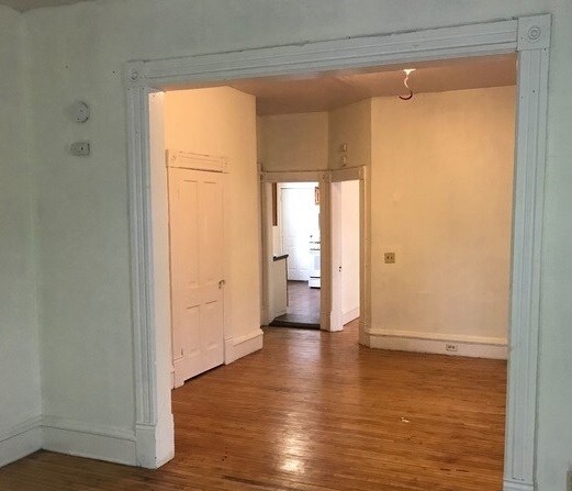 Building Photo - 1169 Reaney Ave