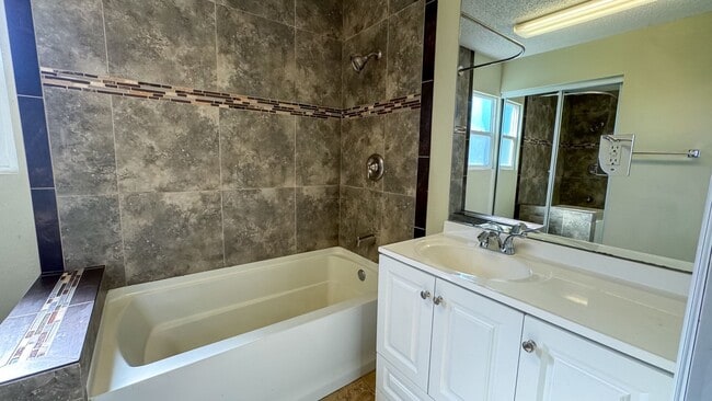 Building Photo - 3-Bed, 2-Bath Single Story Home with Big Y...