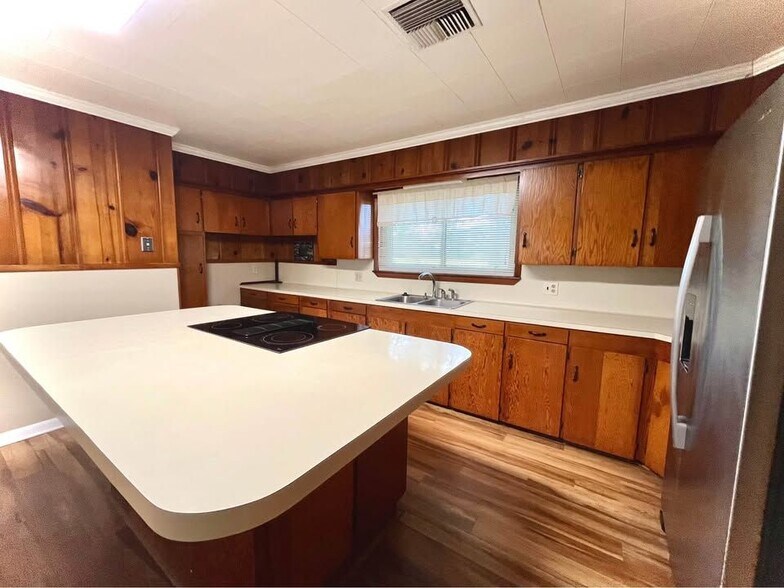 Building Photo - 1106 Ridge Rd