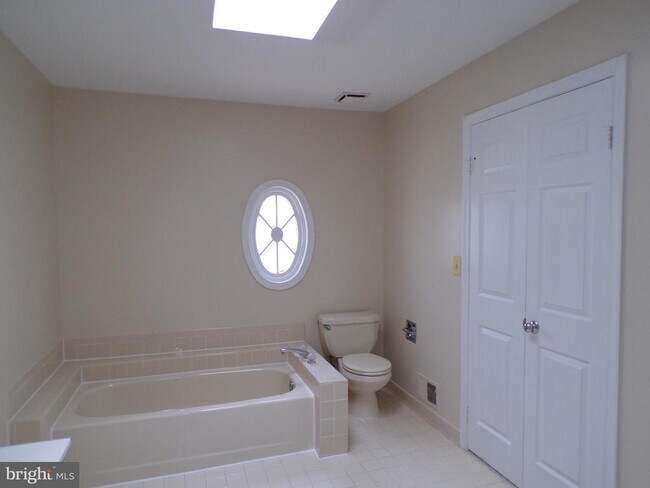 Building Photo - 8305 Ridge Crossing Ln