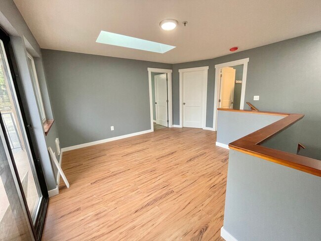 Building Photo - 15313 15th Ave NE