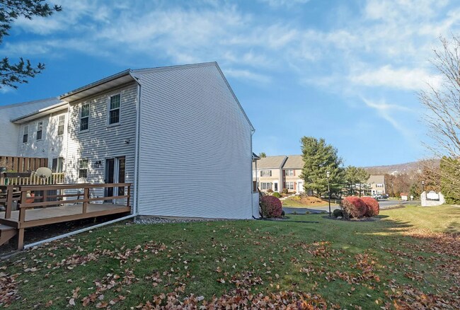 Building Photo - 2 Bedroom Home