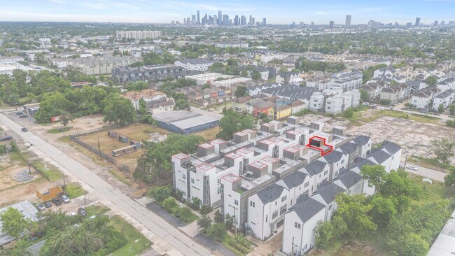 Building Photo - 1159 W 18th St