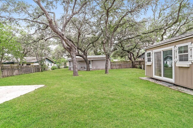 Building Photo - 3 bedrooms, HUGE yard, detached workshop & She shed, No HOA - Only 2 miles from Randolph AFB