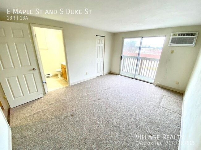 Building Photo - 461 E Maple St