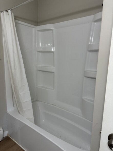 Building Photo - 202 Lincoln St