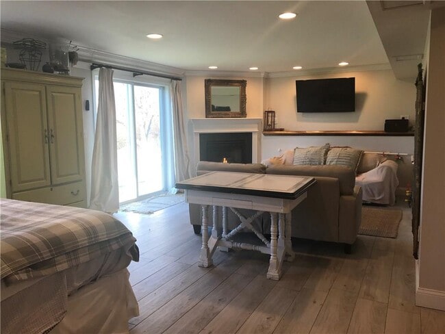 Building Photo - 9 Marshall Ln