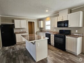 Building Photo - 299 Tamarack