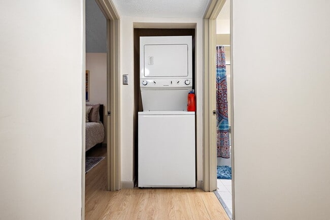 Building Photo - 3 Bed Beauty in Belhaven-FURNISHED