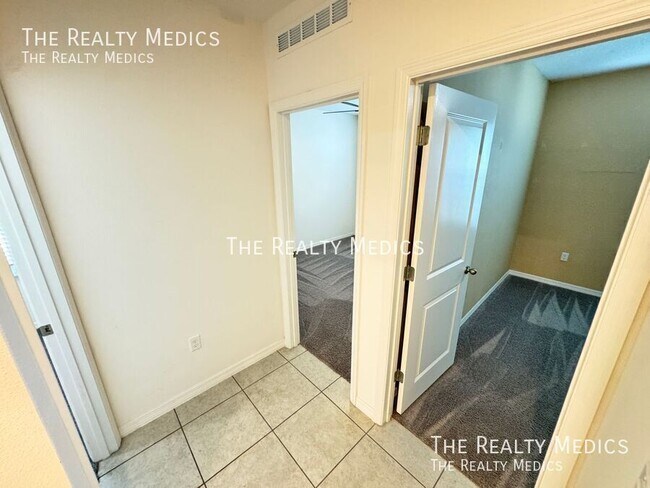 Building Photo - 320 Mariana Way